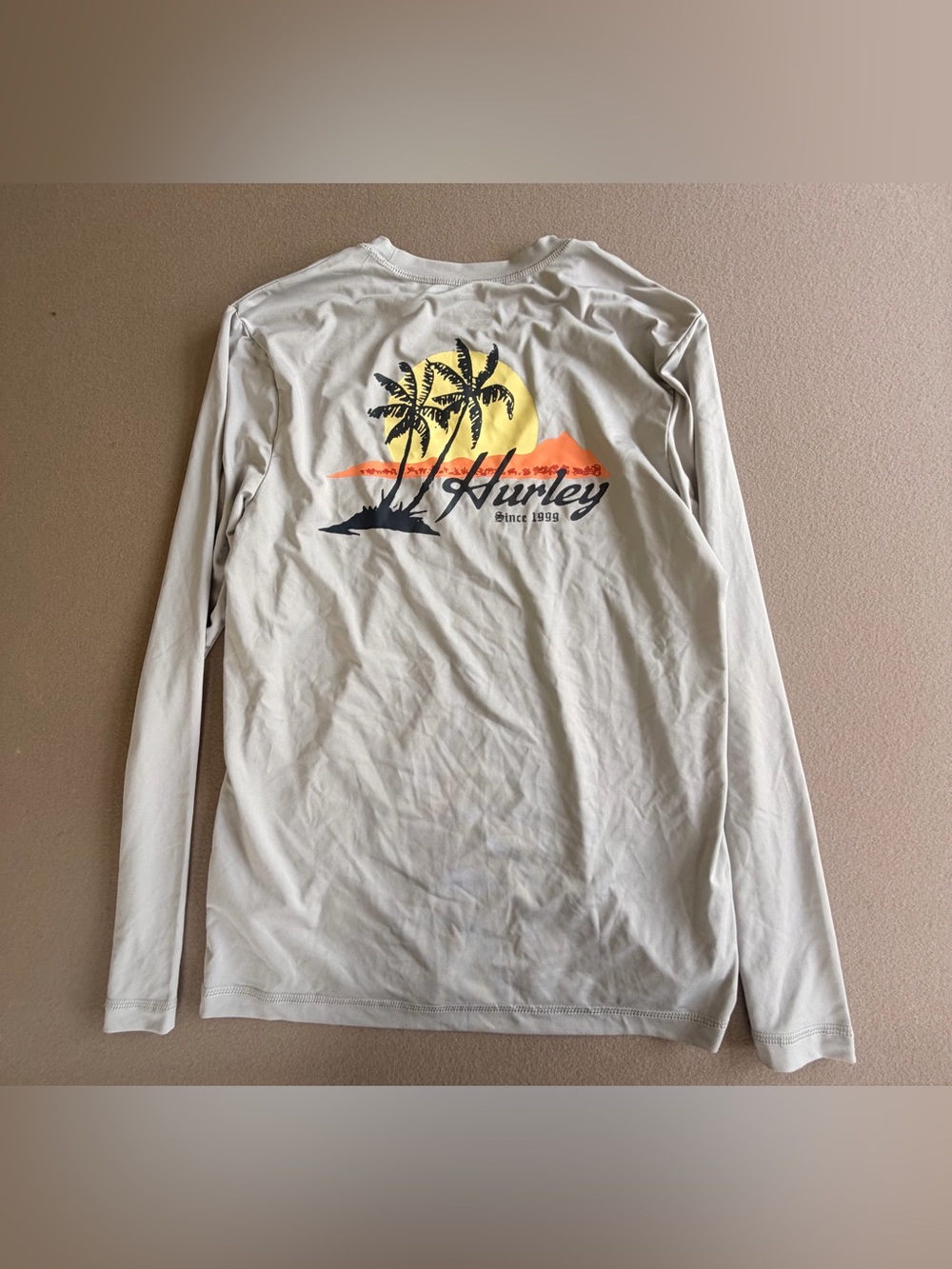 Hurley UPF Light Gray Crewneck Long Sleeve Graphic Sun Tee
